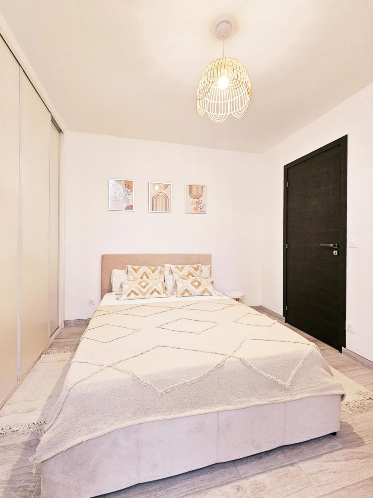 Apartamento Bed & Breakfast - Entre Paris & Disneyland Roissy-en-Brie Exterior foto